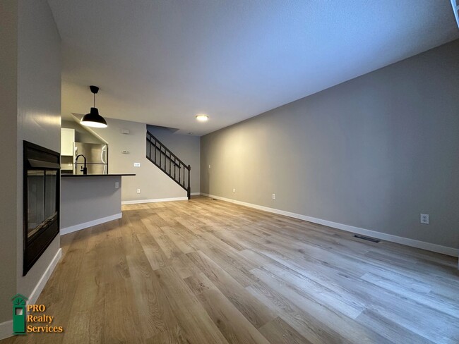 Building Photo - Recently Remodeled 2 Bedroom Townhome