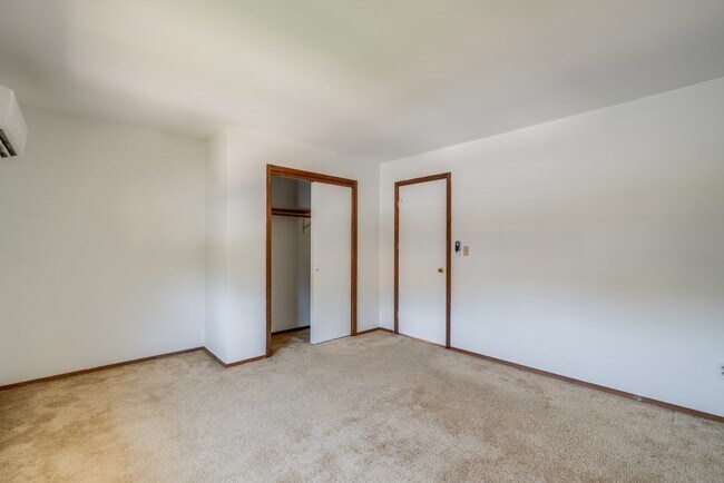 Building Photo - 7234 Oak Ridge Pl
