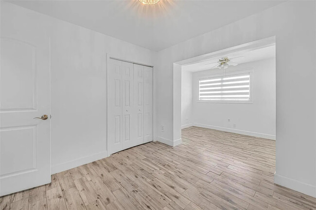Building Photo - 10350 SW 44th St