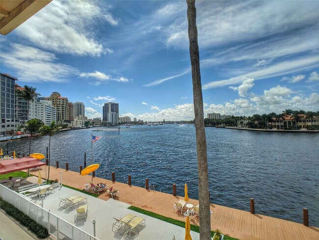 Building Photo - 341 N Birch Rd