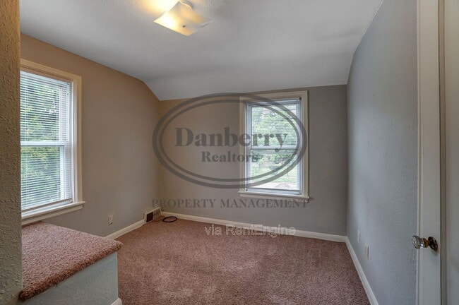 Building Photo - 1017 Searles Rd