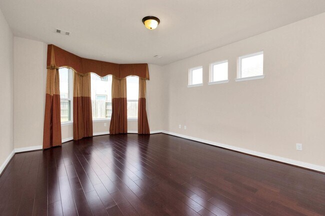 Building Photo - Luxurious House in Sugar Land
