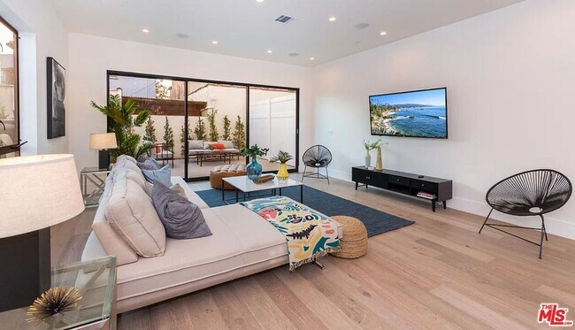 Building Photo - 1637 S Sherbourne Dr