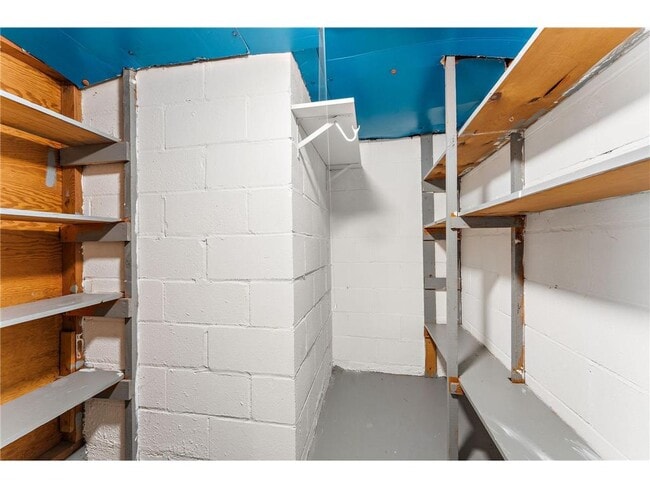 Building Photo - 1408 Lake St NE