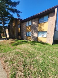 Building Photo - Beautiful 2 bedroom 1 bath 2nd floor condo...