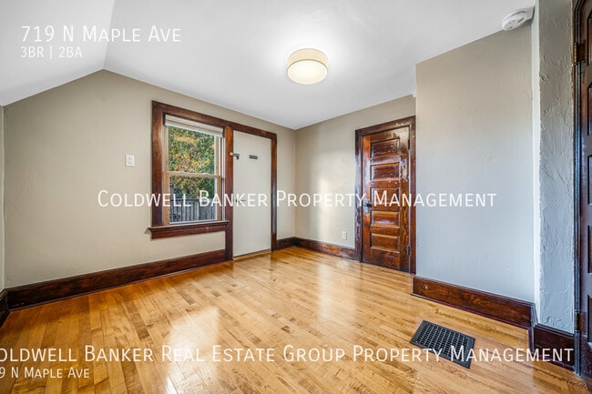 Building Photo - 719 N Maple Ave