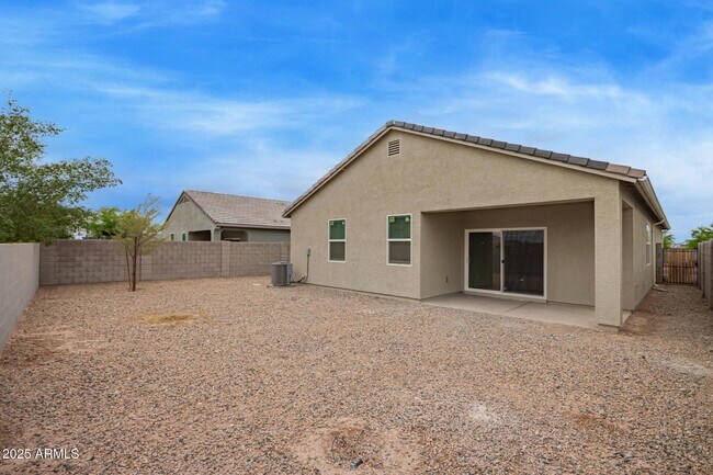 Building Photo - 1737 W Pinkley Ave