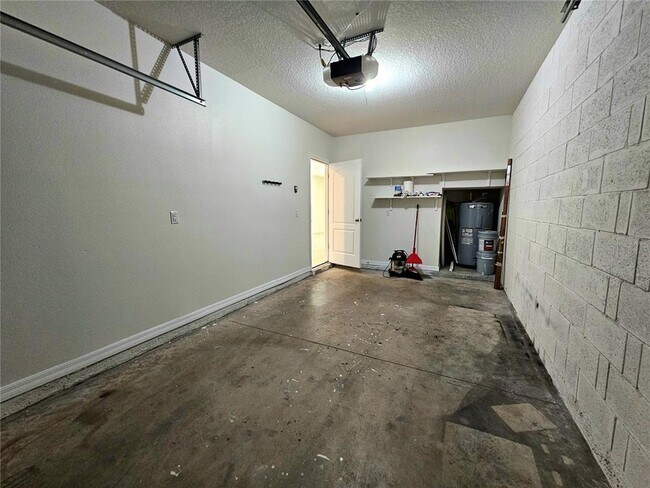 Building Photo - 9022 Wildflower Ln