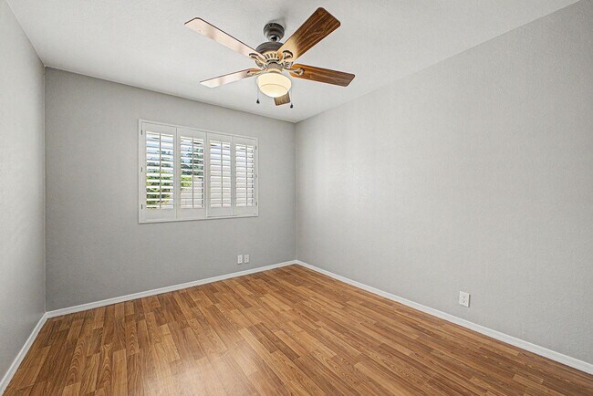 Building Photo - 5719 E St John Rd