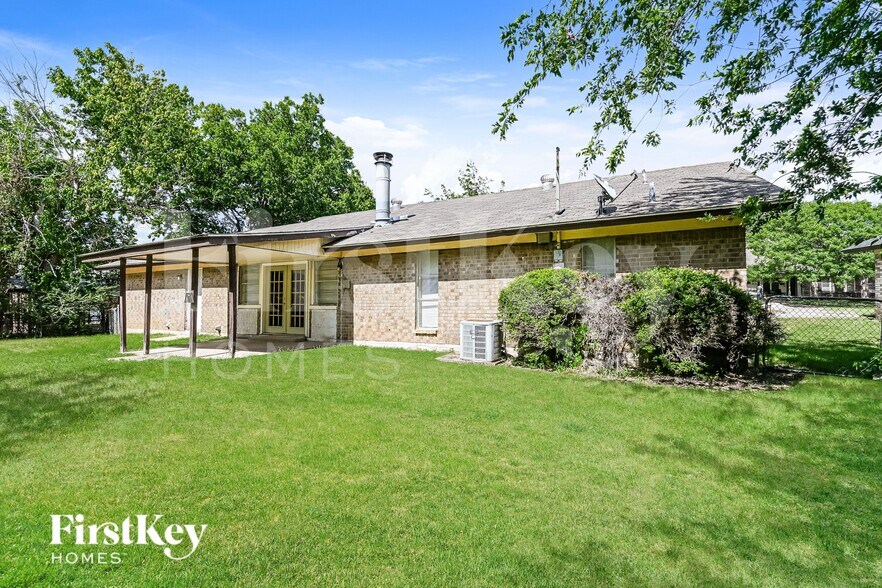 Building Photo - 2908 Portales Dr