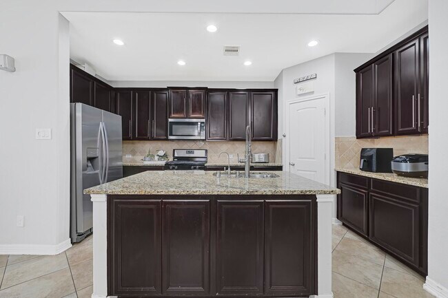 Building Photo - 10009 Boulder Bend Ln