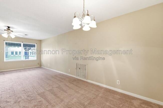 Building Photo - 8406 Highcrest Dr
