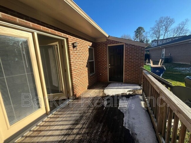 Building Photo - 3127 Woodpecker Ct