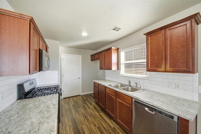 Building Photo - 10710 N 146th E Ave