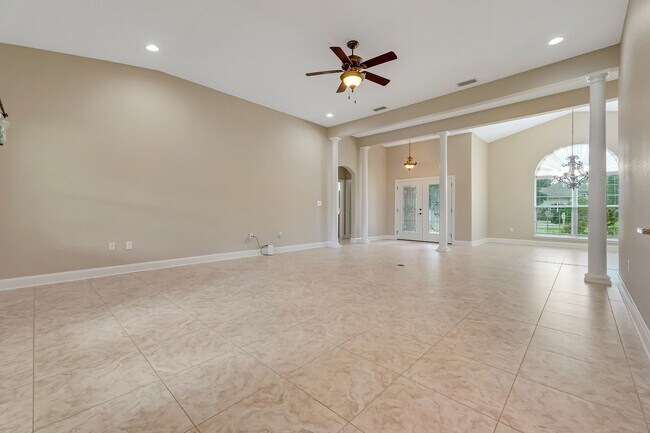 Building Photo - Gorgeous Southern Living Home in Coveted S...