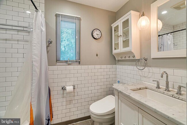 Building Photo - 7606 Jervis St