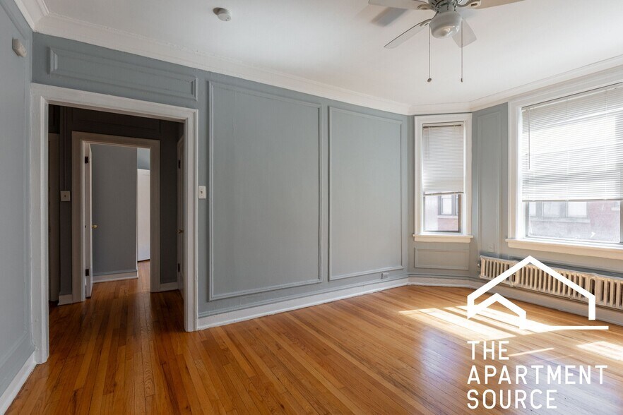 Building Photo - 1371 W Estes Ave