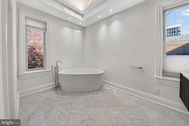 Building Photo - 917 O St NW