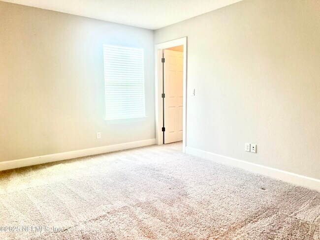 Building Photo - 242 Orchard Ln