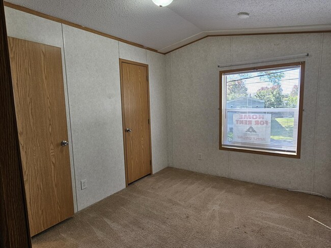 Building Photo - 20 Kris Ann Dr