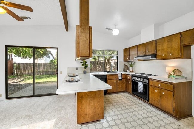 Building Photo - Affordable 2bed/2bath in South Woodland