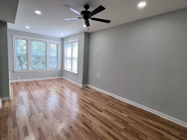 Building Photo - 4244 N Spaulding Ave