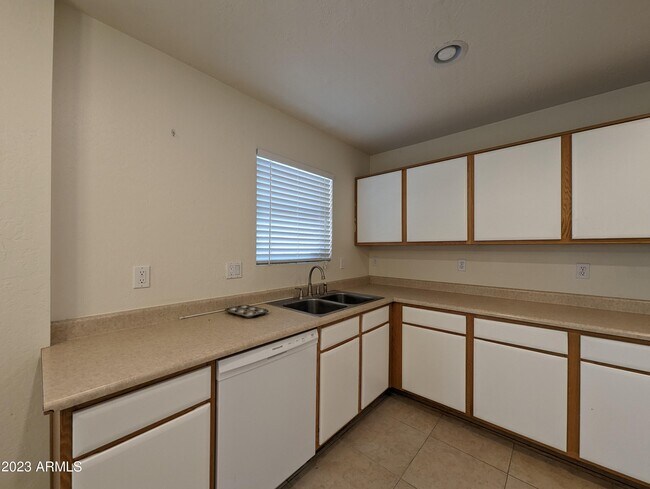 Building Photo - 3215 W St Anne Ave