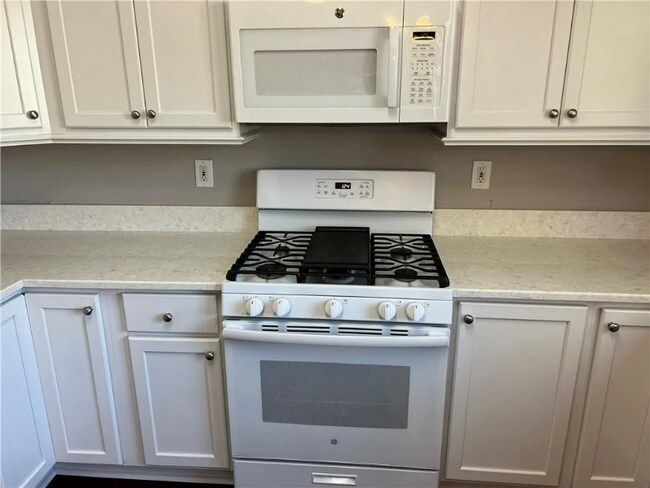 Building Photo - 4030 Ridgefair Dr