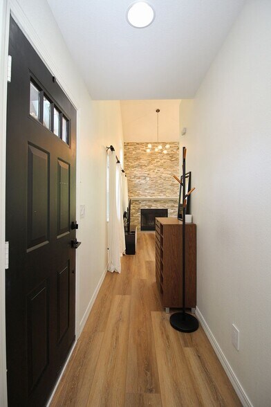 Building Photo - 9711 NW Miller Hill Dr