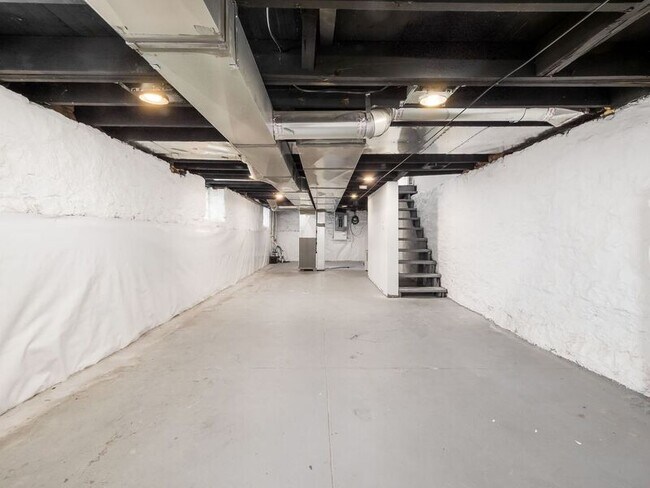 Building Photo - 561 Kimball Pl