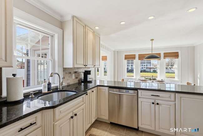 Building Photo - 82 Miller Ave