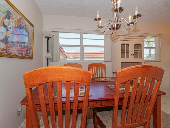 Building Photo - 36 Pine Arbor Ln