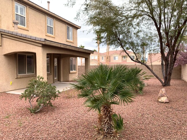 Building Photo - Four Bedrooms, Loft, and Downstairs Bedroo...