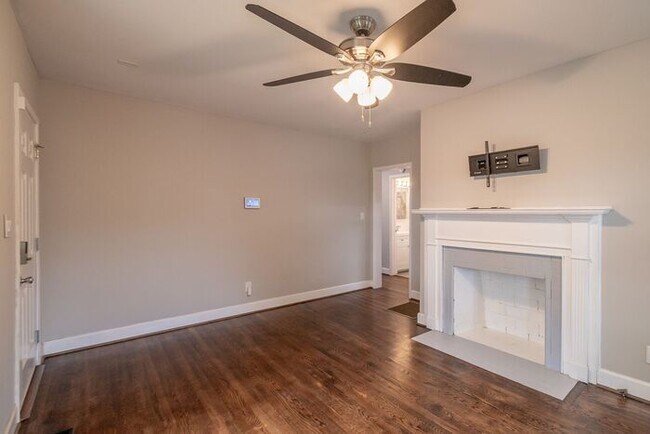 Building Photo - Charming Renovated 2BR Home in Revolution Park – Minutes from Uptown Charlotte!