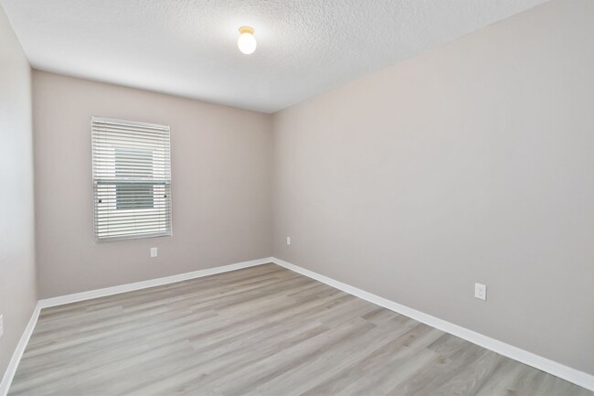 Building Photo - Beautiful 4/2 Energy Efficient Home in St....