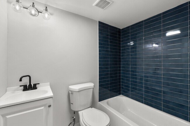 Building Photo - 2526 E Fayette St