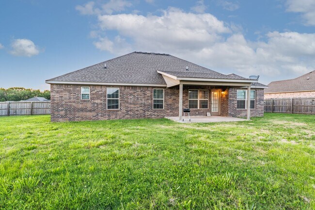 Building Photo - 2091 Eagle Dr