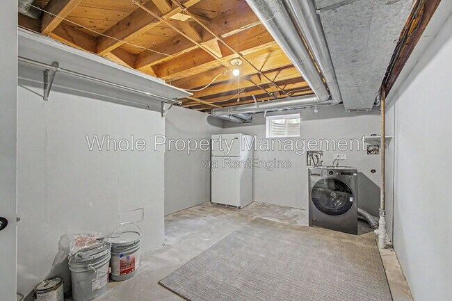 Building Photo - 3404 S Clinton Ct