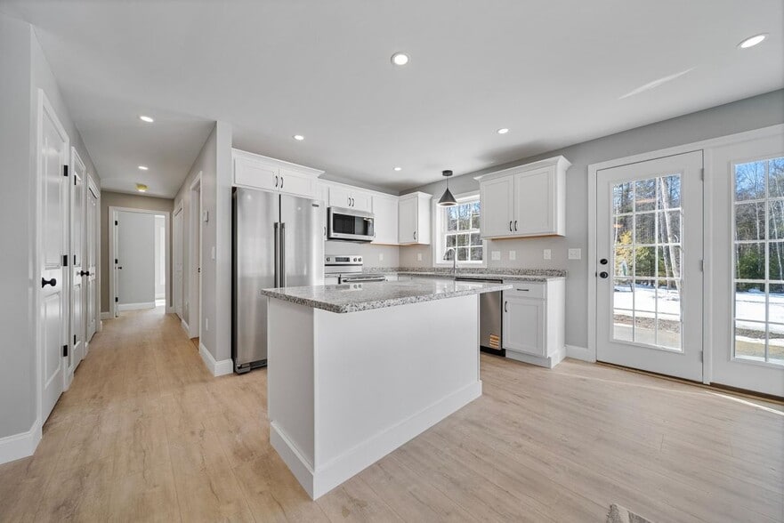 Building Photo - 142 S Main, B