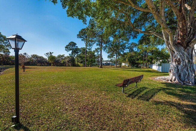 Building Photo - 3612 Alder Dr