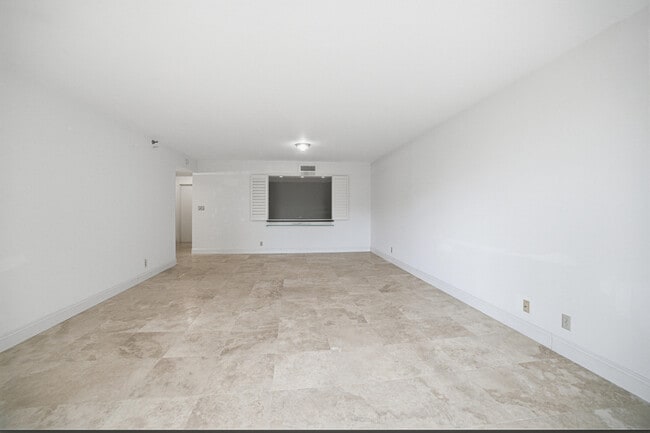 Building Photo - 4740 S Ocean Blvd