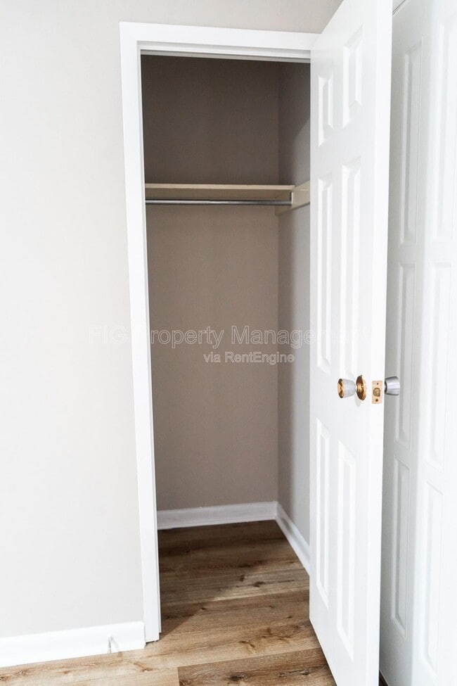 Building Photo - 1816 Lively Rd