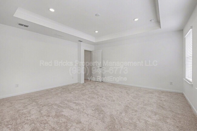 Building Photo - 5011 Rill Ct