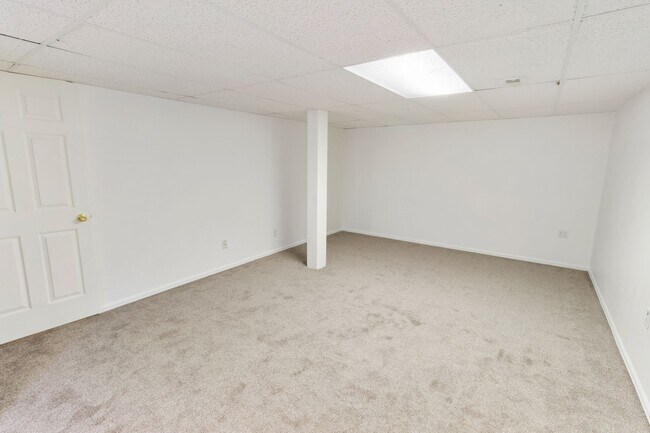 Building Photo - 2488 Sapphire St