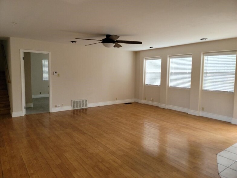 Building Photo - 4209 Alpine Blvd