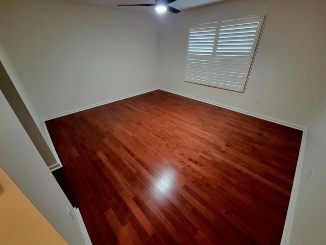 Building Photo - 406 Country Club Ln