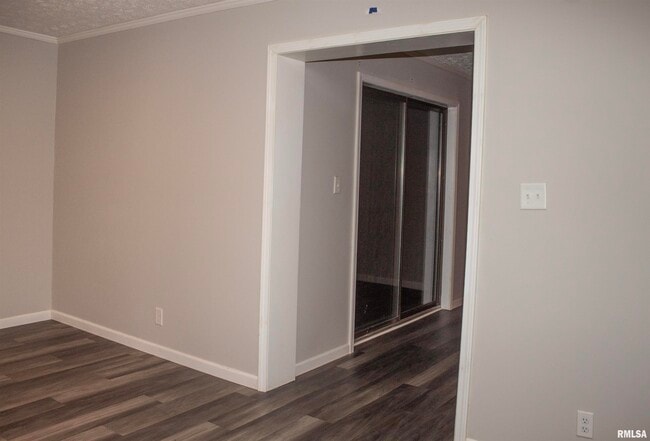 Building Photo - 2539 W Monroe St