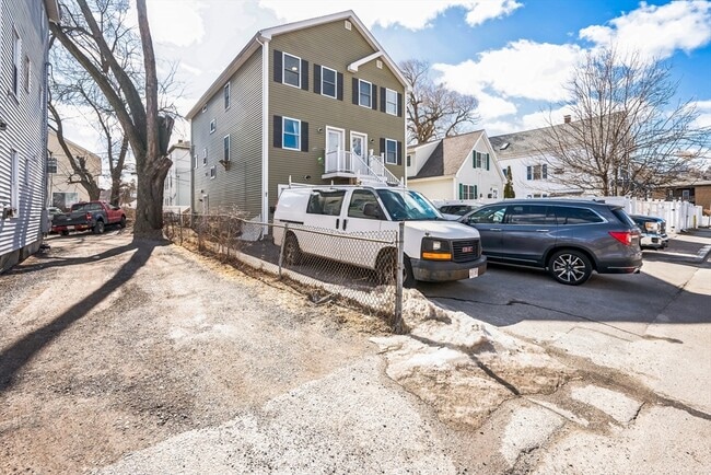 Building Photo - 10 Clapp St