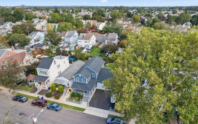 Building Photo - 234 Howell St