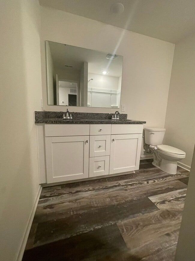 Building Photo - Welcome to this stunning 3-bedroom, 2.5-ba...